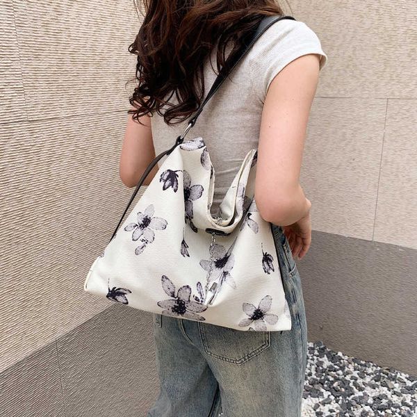 new french one shoulder nylon bag ins small butterfly embroidery canvas bag fashion handbag
new french one shoulder nylon bag ins small butterfly embroidery canvas bag fashion handbag