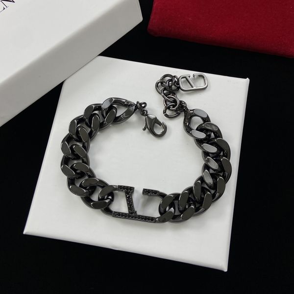 designer bracelets luxury vity charm v logo pearl women chain fashion jewelry metal bracelet for woman gifts chains jh6, Black
designer bracelets luxury vity charm v logo pearl women chain fashion jewelry metal bracelet for woman gifts chains jh6, Black