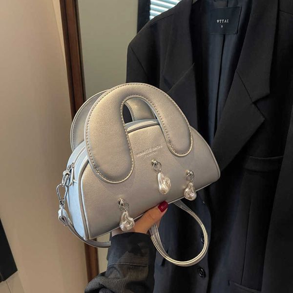 niche design popular small bag new fashion contrast color texture french handheld one shoulder crossbody pillow bag
niche design popular small bag new fashion contrast color texture french handheld one shoulder crossbody pillow bag