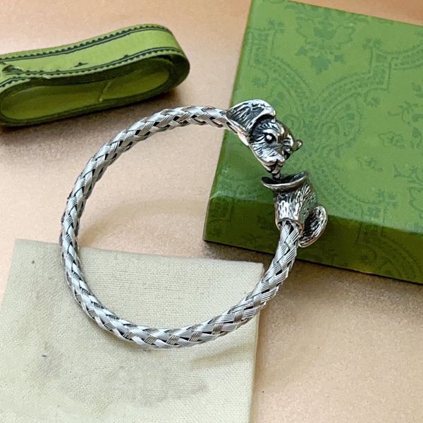 designer ggity bracelets luxury g logo hand pope bracelet cowhide women retro charm bracelets fashion metal chains gifts ash01, Golden;silver
designer ggity bracelets luxury g logo hand pope bracelet cowhide women retro charm bracelets fashion metal chains gifts ash01, Golden;silver
