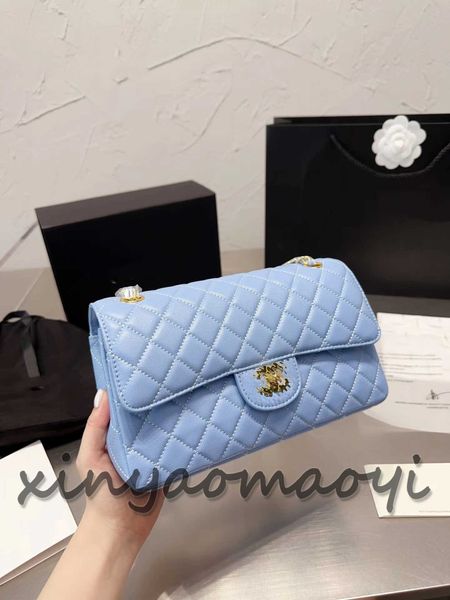 designer shoulder bag classic plaid flaps caviar handbag gold and silver chain leather double letter solid color buckle square striped women
designer shoulder bag classic plaid flaps caviar handbag gold and silver chain leather double letter solid color buckle square striped women
