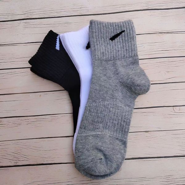 socks designer men women socks luxe sports winter letter printed sock classic hook breathable stocking mixing football basketball, Black
socks designer men women socks luxe sports winter letter printed sock classic hook breathable stocking mixing football basketball, Black