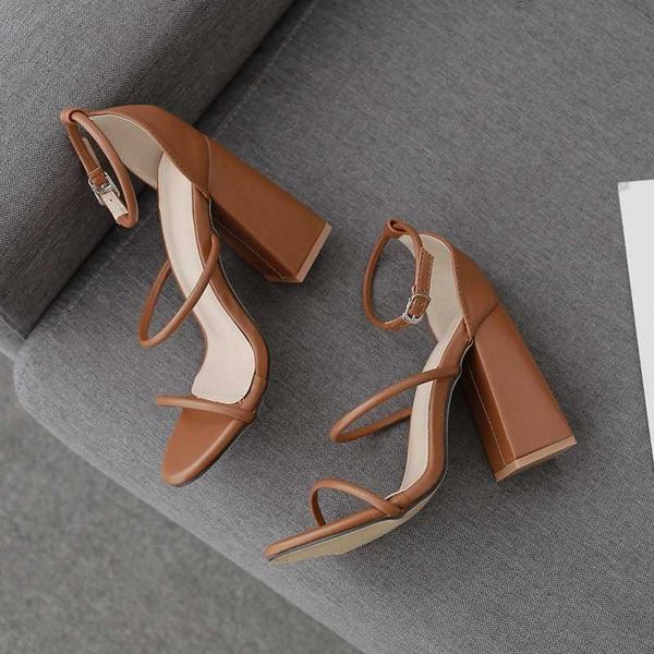 new sandals heels oversized women's shoes with three horizontal straps and thick heels sandals one line strap high heels, Black
new sandals heels oversized women's shoes with three horizontal straps and thick heels sandals one line strap high heels, Black