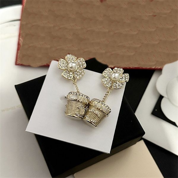 retro earrings designer stud c earing luxury charm women diamond jewelry womam pearl ccity earring 5463, Golden;silver
retro earrings designer stud c earing luxury charm women diamond jewelry womam pearl ccity earring 5463, Golden;silver