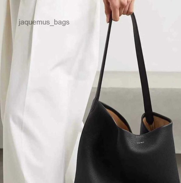 designer the row leather large capacity tote bag n / s park tote bag minimalist bucket shoulder fashion leisure
designer the row leather large capacity tote bag n / s park tote bag minimalist bucket shoulder fashion leisure
