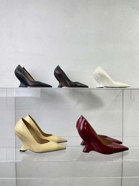 2023 ladies slippers loafers designer leather high heels stylish embroidered low heels comfortable platform single shoes size 35-41 with box, Black
2023 ladies slippers loafers designer leather high heels stylish embroidered low heels comfortable platform single shoes size 35-41 with box, Black