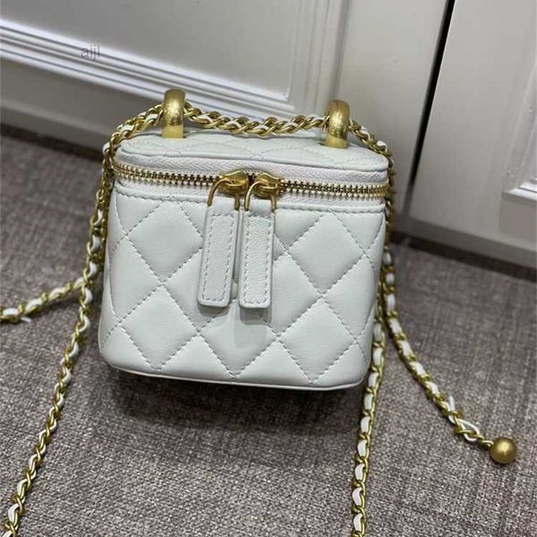 2022 spring and summer new sheepskin small xianglingge golden ball chain mouth red envelope box bag messenger women's
2022 spring and summer new sheepskin small xianglingge golden ball chain mouth red envelope box bag messenger women's