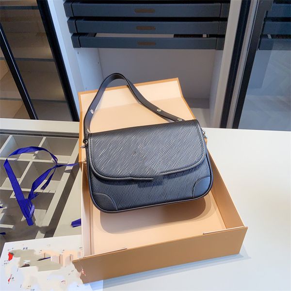 designer bag classic shoulder bag crossbody bag clamshell purse fashion luxury courier bag large capacity 4 color straps adjustable size 24c
designer bag classic shoulder bag crossbody bag clamshell purse fashion luxury courier bag large capacity 4 color straps adjustable size 24c