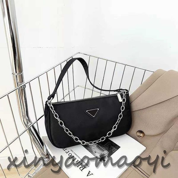 luxury designer women's shoulder bag chain messenger bag nylon small square bag mobile phone bag black
luxury designer women's shoulder bag chain messenger bag nylon small square bag mobile phone bag black