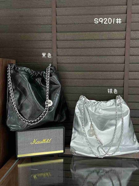 small fragrance lingge chain bin bag 2023 new fashion versatile portable one shoulder female tote
small fragrance lingge chain bin bag 2023 new fashion versatile portable one shoulder female tote