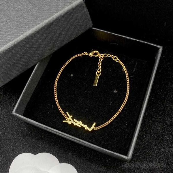 original designer girlsl women letter bracelets elegant love 18k gold bangles y engrave bracelet fashion jewelry lady party, Golden;silver
original designer girlsl women letter bracelets elegant love 18k gold bangles y engrave bracelet fashion jewelry lady party, Golden;silver