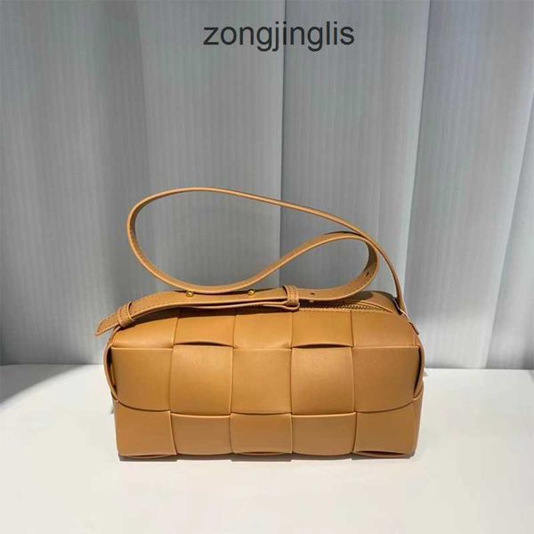 2023 cassettes one venetas bottegas candy bag underarm knitted brick color bags shoulder square cowhide wo d2tl
2023 cassettes one venetas bottegas candy bag underarm knitted brick color bags shoulder square cowhide wo d2tl