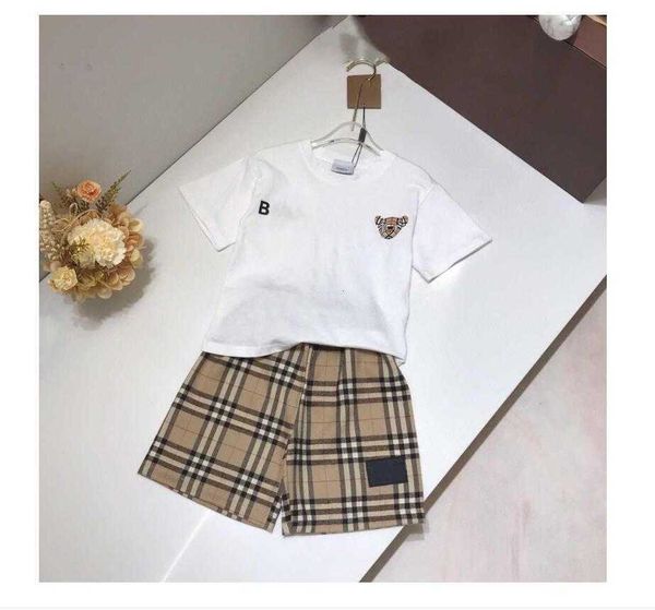 kid kids designer sets two piece set baby clothes 2 pcs toddler t shirt clothing boys girls tracksuits short sleeve suits luxury summer shir, White
kid kids designer sets two piece set baby clothes 2 pcs toddler t shirt clothing boys girls tracksuits short sleeve suits luxury summer shir, White