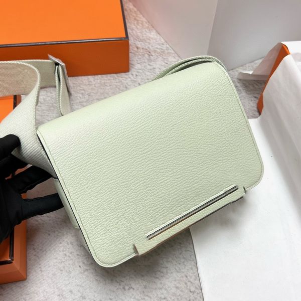 20cm mini totes bag designer purse est fully handmade quality brand bag chevre leather wax line stitching fast delivery
20cm mini totes bag designer purse est fully handmade quality brand bag chevre leather wax line stitching fast delivery