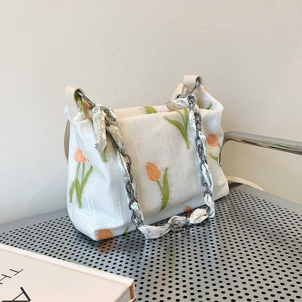 foreign style high-quality women's bag new french shoulder bag minority design flower carrying large capacity
foreign style high-quality women's bag new french shoulder bag minority design flower carrying large capacity