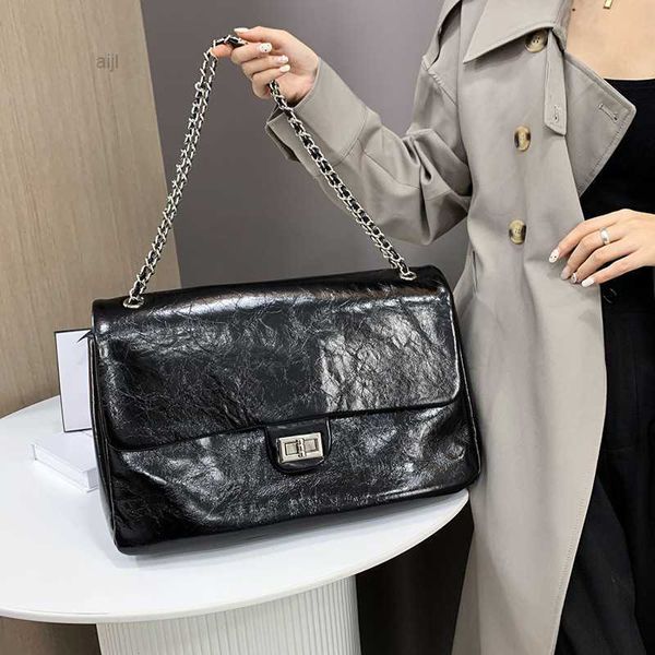 strict selection of large capacity armpit bag leather women's 2023 new small fragrance messenger chain shoulder
strict selection of large capacity armpit bag leather women's 2023 new small fragrance messenger chain shoulder