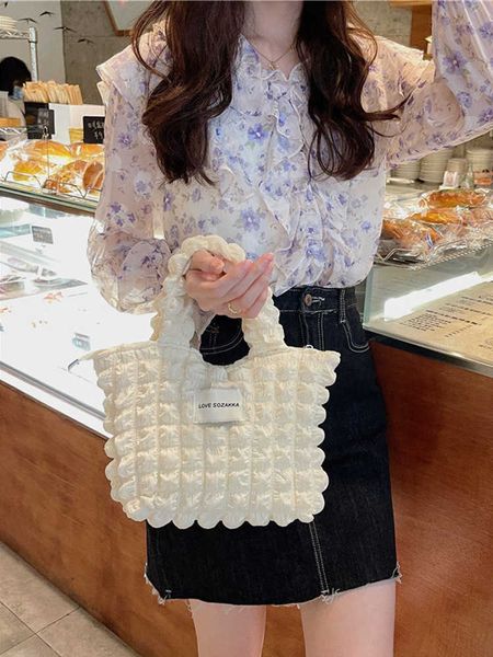 new french simple cream pleated handbag cloud puff handbag volkswagen leisure small bag
new french simple cream pleated handbag cloud puff handbag volkswagen leisure small bag