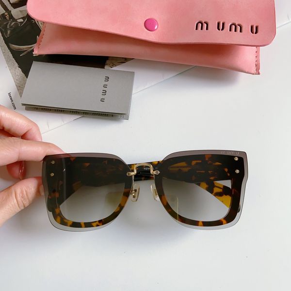 high beauty miu sunglasses for men and women designer luxury pendant miu diamonds letter pgraphy glasses, White;black
high beauty miu sunglasses for men and women designer luxury pendant miu diamonds letter pgraphy glasses, White;black