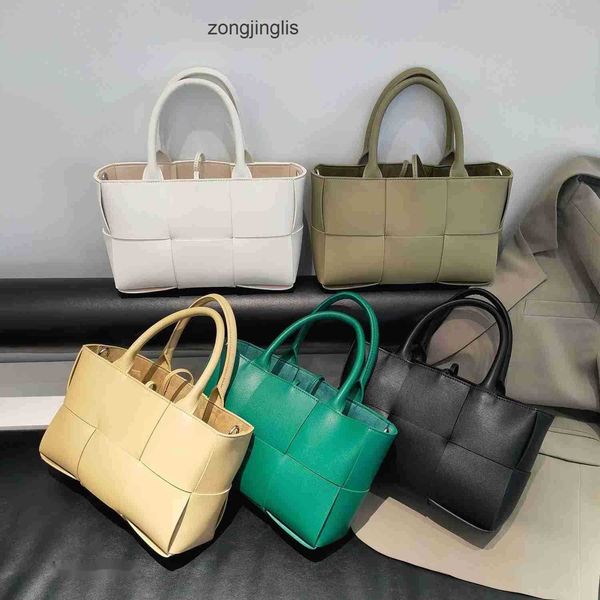 2023 arco totes bag venetas designer bags bottegas small arcos cow leather tote high capacity knitted handheld crossbody women' 8jf4
2023 arco totes bag venetas designer bags bottegas small arcos cow leather tote high capacity knitted handheld crossbody women' 8jf4