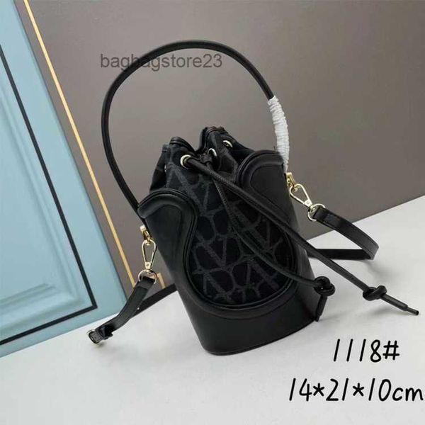 valentiino drawstring bags 2023 designer lady printed cowhide bucket handbag purse single shoulder straddle bag women's fashion versati
valentiino drawstring bags 2023 designer lady printed cowhide bucket handbag purse single shoulder straddle bag women's fashion versati