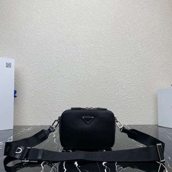 2023 new men's and women's camera bag high-end quality crossbody bag with cross-grain cowhide shoulder bag metal accessories upper
2023 new men's and women's camera bag high-end quality crossbody bag with cross-grain cowhide shoulder bag metal accessories upper