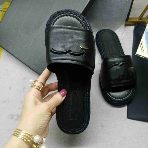 women designer sandals summer luxury channel slippers ringer chain black white apricot color leather sandal outdoor beach flat woman ccity g
women designer sandals summer luxury channel slippers ringer chain black white apricot color leather sandal outdoor beach flat woman ccity g