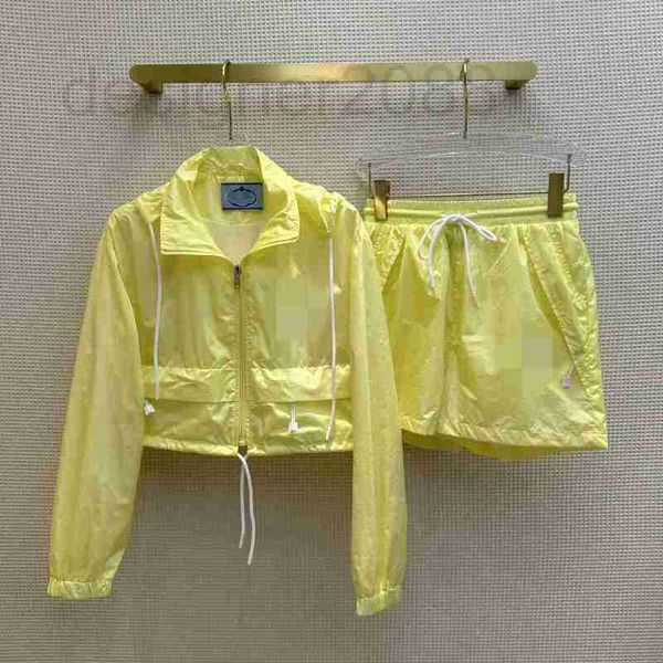 women's two piece pants designer standing neck, drawstring, zipper, hood, shoulder drop, double pocket elastic waist shorts, reduced a, White
women's two piece pants designer standing neck, drawstring, zipper, hood, shoulder drop, double pocket elastic waist shorts, reduced a, White