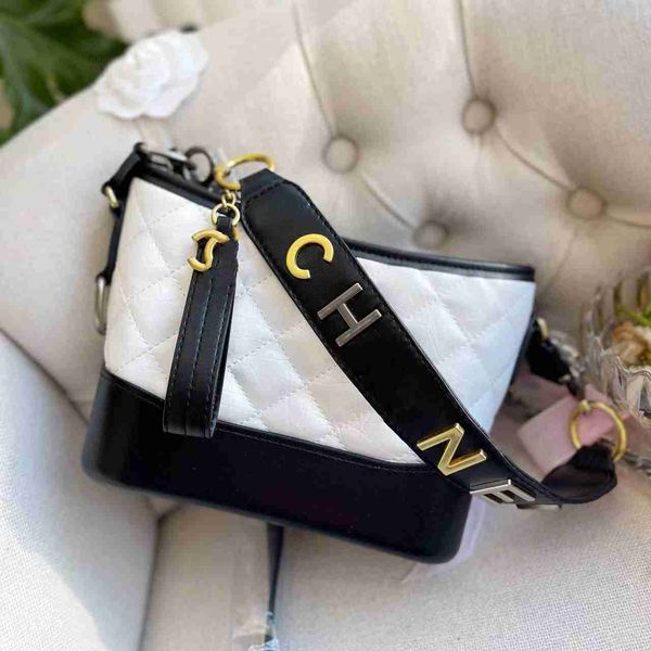 lingge chain bag xiaoxiangfeng women's new fashion versatile crossbody bucket shoulder strap stray
lingge chain bag xiaoxiangfeng women's new fashion versatile crossbody bucket shoulder strap stray