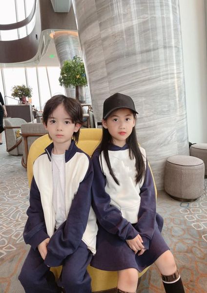 autumn kids girls boys tracksuit children clothes sets cotton zipper jacket pants sportsuits baby girl casual hoodies skirt 2pcss6236758, White
autumn kids girls boys tracksuit children clothes sets cotton zipper jacket pants sportsuits baby girl casual hoodies skirt 2pcss6236758, White