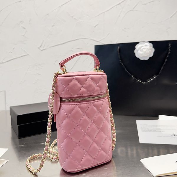 designer womens makeup bag sheepskin diamond hardware gold c buckle zipper closed handbag beautiful small pendant matelasse chain crossbody
designer womens makeup bag sheepskin diamond hardware gold c buckle zipper closed handbag beautiful small pendant matelasse chain crossbody