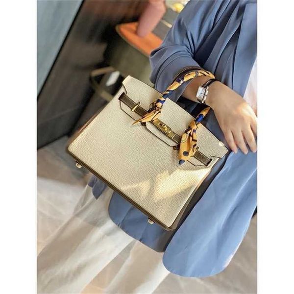 designer birkins h ermeess crocodile leather handmade a gift of leather for a mother's bag. 2021 autumn middle-aged lady's tempera
designer birkins h ermeess crocodile leather handmade a gift of leather for a mother's bag. 2021 autumn middle-aged lady's tempera
