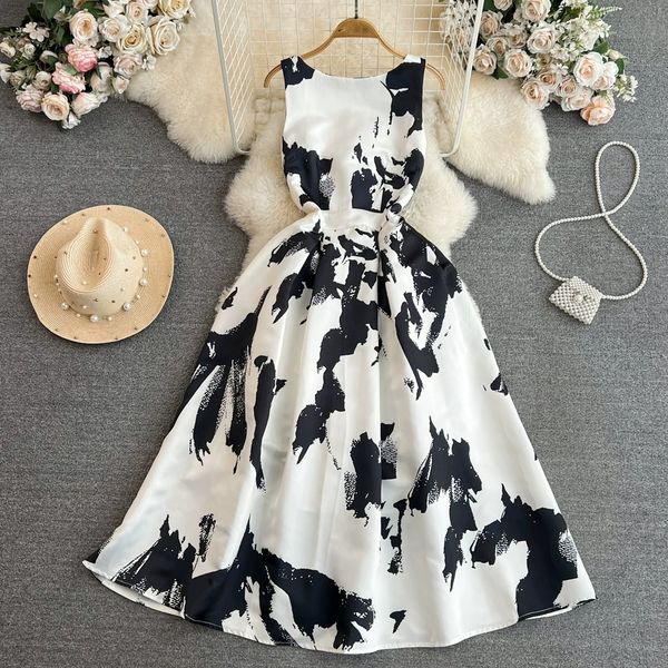 fashionable style tank long dress high grade light luxury round neck waist slim sleeveless a-line printing large swing dress, Black;gray
fashionable style tank long dress high grade light luxury round neck waist slim sleeveless a-line printing large swing dress, Black;gray