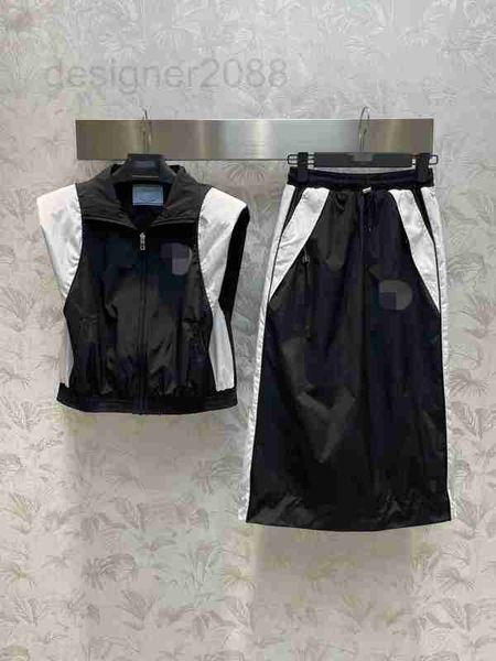 two piece dress designer fashionable casual nylon series patchwork set with stand neck contrasting sleeveless jacket elastic high waistband, White
two piece dress designer fashionable casual nylon series patchwork set with stand neck contrasting sleeveless jacket elastic high waistband, White