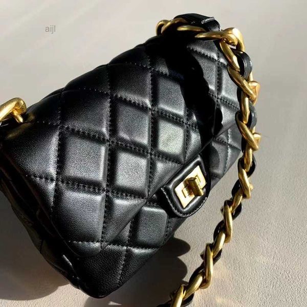 fashionable small fragrant style bag for women's high grade feel thick chain underarm versatile one shoulder square lingge sheepskin
fashionable small fragrant style bag for women's high grade feel thick chain underarm versatile one shoulder square lingge sheepskin