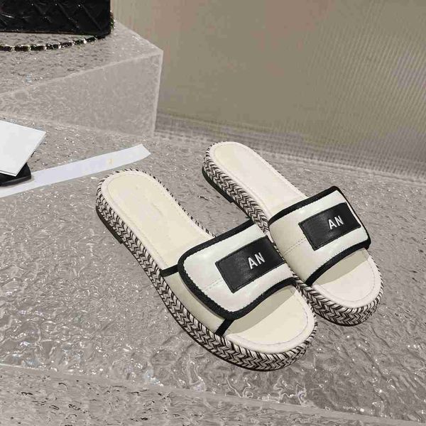 women designer sandals summer luxury channel slippers ringer chain black white apricot color leather sandal outdoor beach flat woman ccity i
women designer sandals summer luxury channel slippers ringer chain black white apricot color leather sandal outdoor beach flat woman ccity i