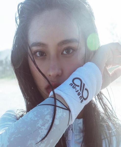 nujune 1pcs cotton sport sweatband wristband wrist protector running badminton basketball brace terry cloth sweat band5860616, Black;red
nujune 1pcs cotton sport sweatband wristband wrist protector running badminton basketball brace terry cloth sweat band5860616, Black;red