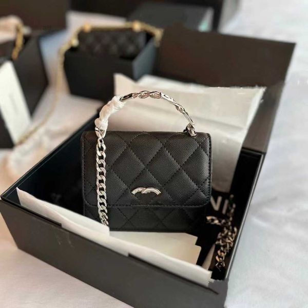 zhao lusi the same model of 2023 new small fragrance 22s enamel buckle handle waste bag mini mobile phone red
zhao lusi the same model of 2023 new small fragrance 22s enamel buckle handle waste bag mini mobile phone red