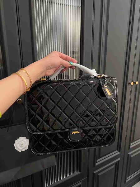 22k new small fragrant patent skin caviar nameplate messenger bag shoulder chain bar large capacity portable briefcase
22k new small fragrant patent skin caviar nameplate messenger bag shoulder chain bar large capacity portable briefcase