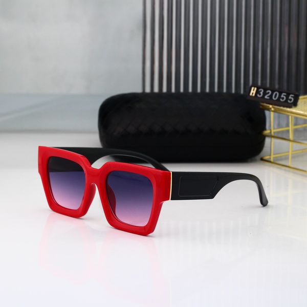 designer brand fashion sunglass women lenses men vintage driving travel beach island classic color scheme box with small face, White;black
designer brand fashion sunglass women lenses men vintage driving travel beach island classic color scheme box with small face, White;black
