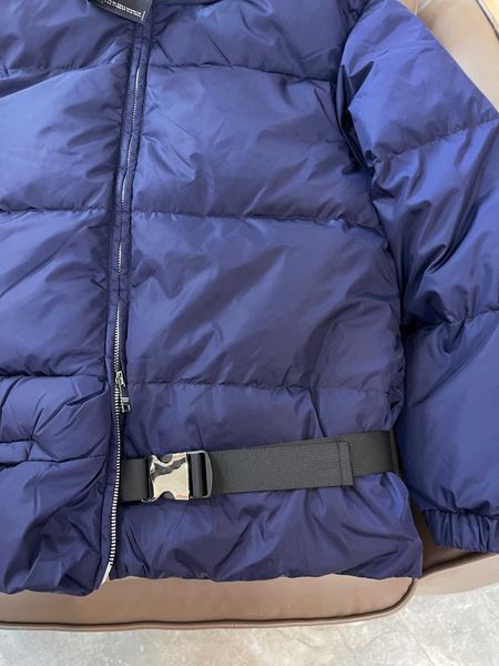 autumn and winter men's white duck down short coat, one side irregular pocket design fashion, duck down fluffy warm, comfortable and so, Black
autumn and winter men's white duck down short coat, one side irregular pocket design fashion, duck down fluffy warm, comfortable and so, Black