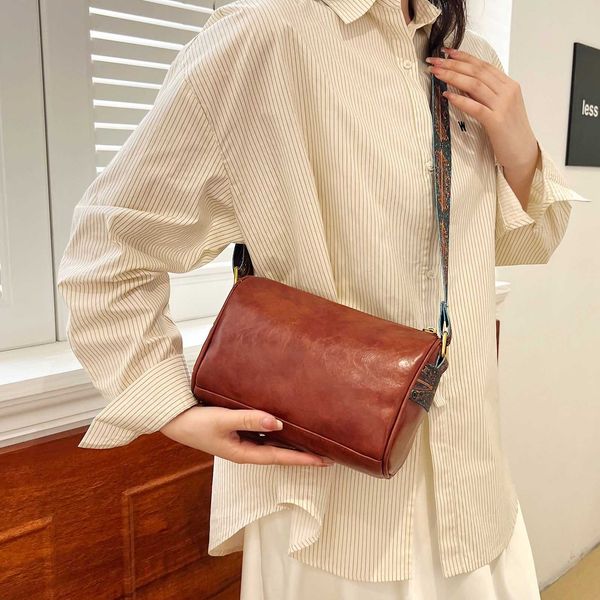 new leather women's bag head layer cowhide crossbody bag durable boston bag leisure broadband
new leather women's bag head layer cowhide crossbody bag durable boston bag leisure broadband