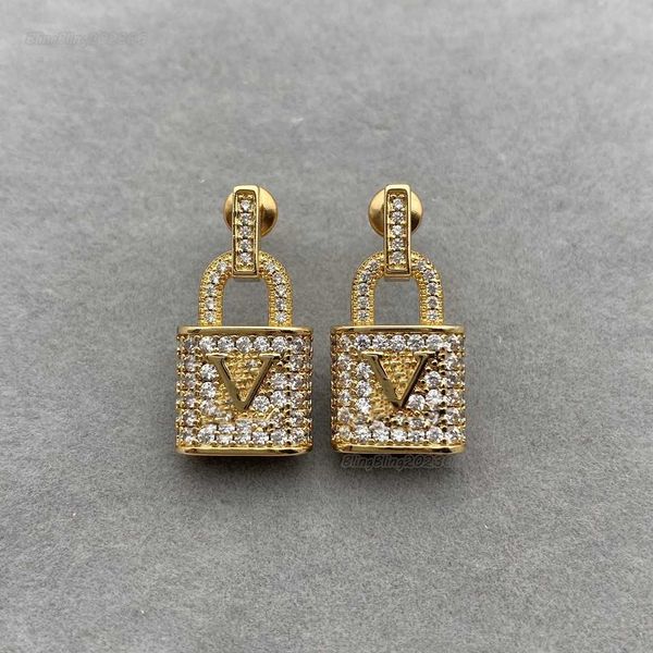 2023 earrings designer for women stud luxury gold heart shape pearl crystal gold double v letter 925s silver jewelry classic-vv1234, Golden;silver
2023 earrings designer for women stud luxury gold heart shape pearl crystal gold double v letter 925s silver jewelry classic-vv1234, Golden;silver