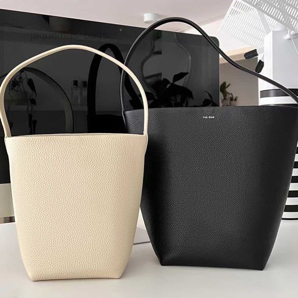 womens 3size the row park tote bag luxurys handbag designer shoulder bucket travel bags mens vintage wallet leather shopping bags crossbody
womens 3size the row park tote bag luxurys handbag designer shoulder bucket travel bags mens vintage wallet leather shopping bags crossbody