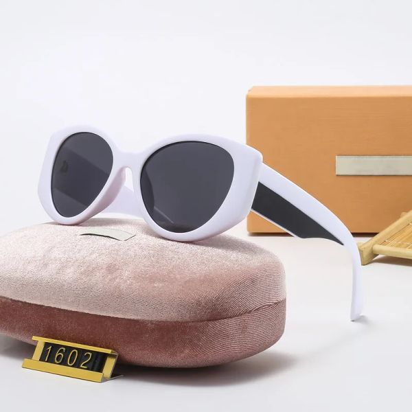 2023 brand designer sunglasses metal hinge sunglass men glasses women sun glasses uv400 lens with box 7 colors miu1602, White;black
2023 brand designer sunglasses metal hinge sunglass men glasses women sun glasses uv400 lens with box 7 colors miu1602, White;black