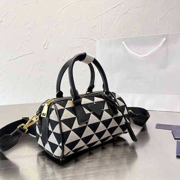 triangle print designer bag pad letter pillow bags luxury shoulder bags women fashion canvas crosbody handbag wide strap crossbody wallet 22
triangle print designer bag pad letter pillow bags luxury shoulder bags women fashion canvas crosbody handbag wide strap crossbody wallet 22