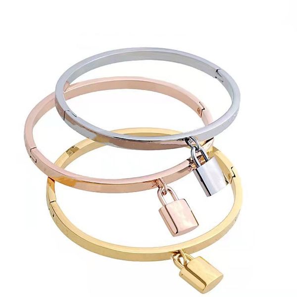 luxurys designer bracelet cuff bangle classic designers bracelet for women fashions jewelry charm jewelrys accessories trendy fashion elegan, Black
luxurys designer bracelet cuff bangle classic designers bracelet for women fashions jewelry charm jewelrys accessories trendy fashion elegan, Black