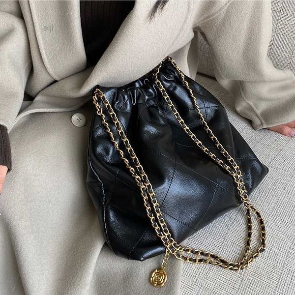 xiaoxiang shopping bag lingge chain tote large capacity 22bag garbage high sense leather shoulder women
xiaoxiang shopping bag lingge chain tote large capacity 22bag garbage high sense leather shoulder women