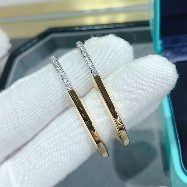 7a luxury high end lock head earrings necklace set classic fashion women's half diamond pendant jewelry with box, Silver
7a luxury high end lock head earrings necklace set classic fashion women's half diamond pendant jewelry with box, Silver