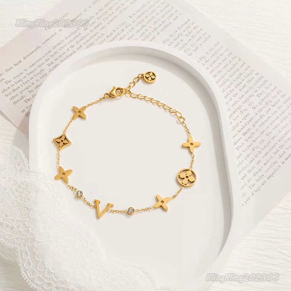 luxury bracelets designer for women chain bracelet designer elegant gold and silver bracelet fashion womens letter pendant clover wedding sp, Golden;silver
luxury bracelets designer for women chain bracelet designer elegant gold and silver bracelet fashion womens letter pendant clover wedding sp, Golden;silver