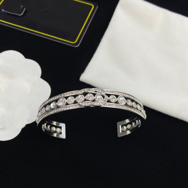 woman bangle ccity logo designer luxury brand metal gold bracelets women man open bracelet jewelry gift 455656, Black
woman bangle ccity logo designer luxury brand metal gold bracelets women man open bracelet jewelry gift 455656, Black